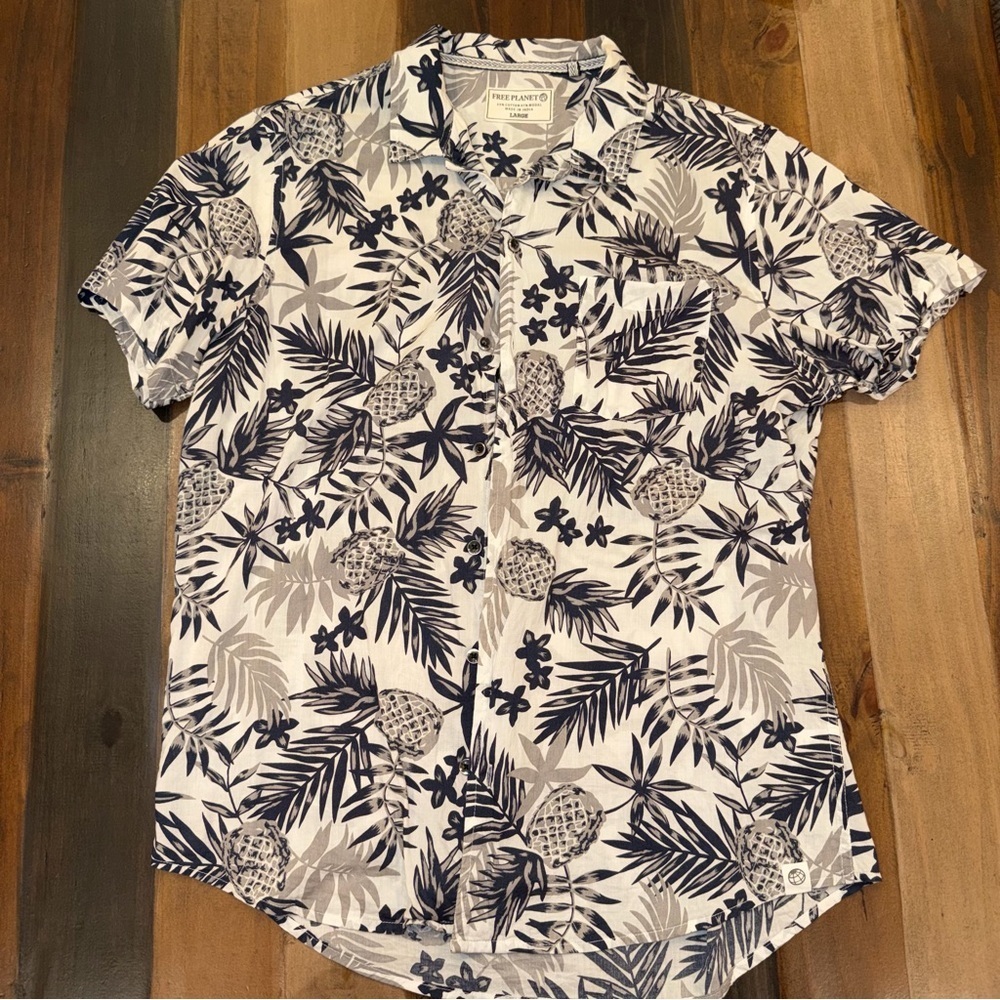 Free Planet Men’s Floral Short Sleeve Shirt